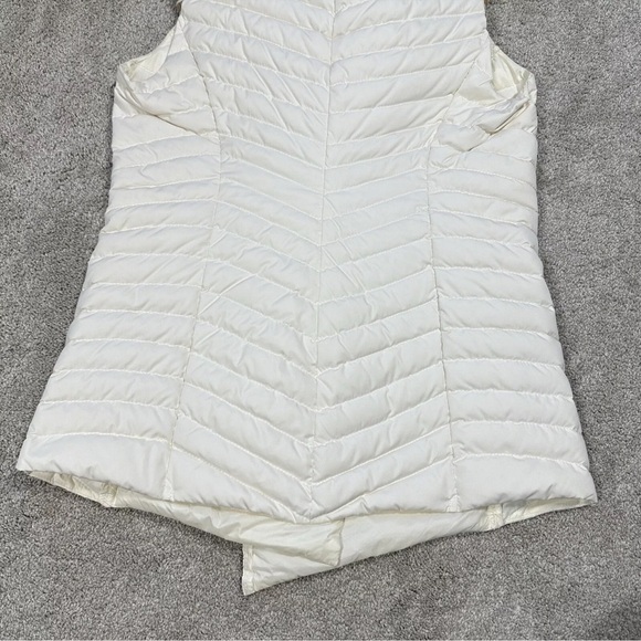 Athleta So Down Asymmetrical Front Zip Puffer Vest Down Feather in Ivory Size M - Picture 4 of 7